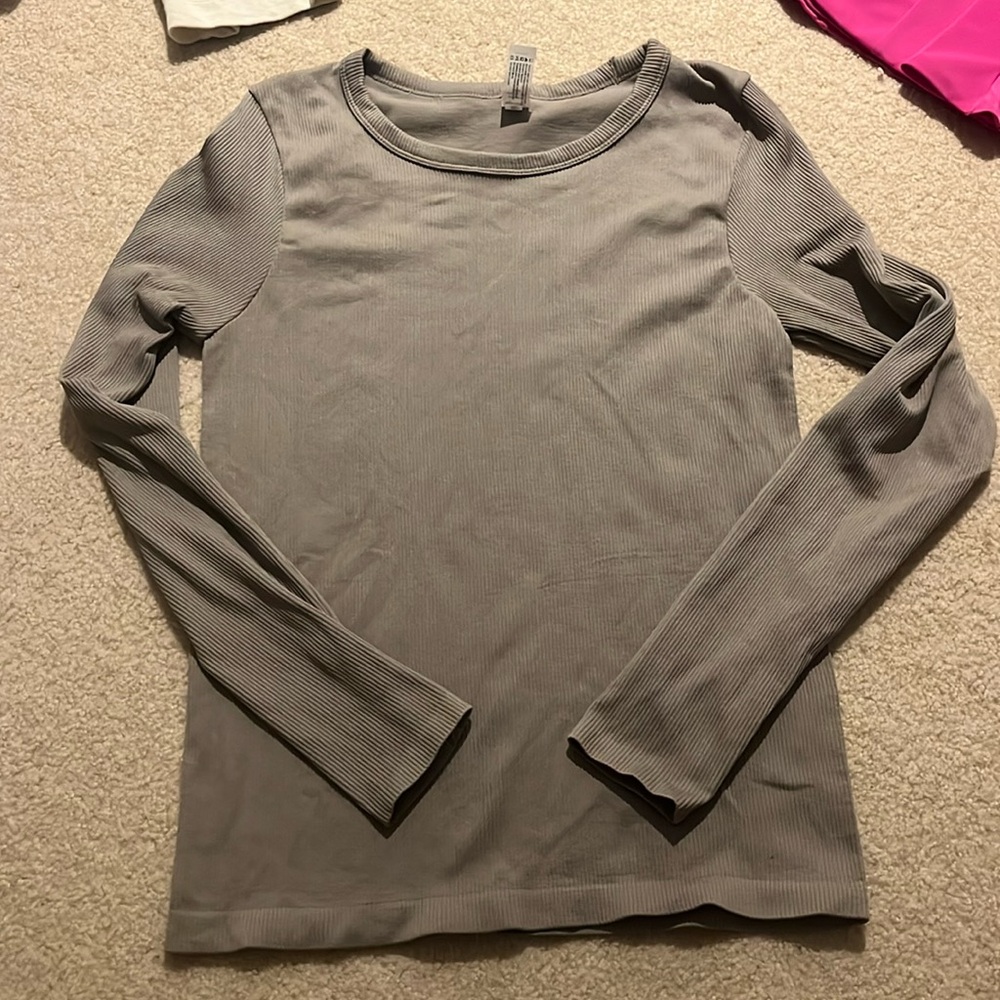 Athletic long sleeve top, beige brown, size Large